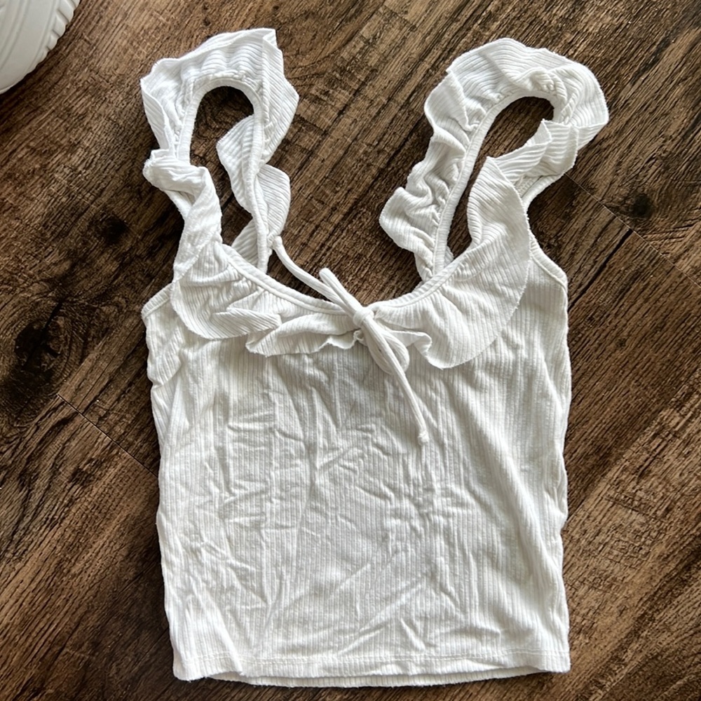 White ruffle crop